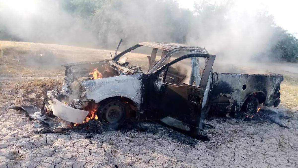 Camioneta incendiada